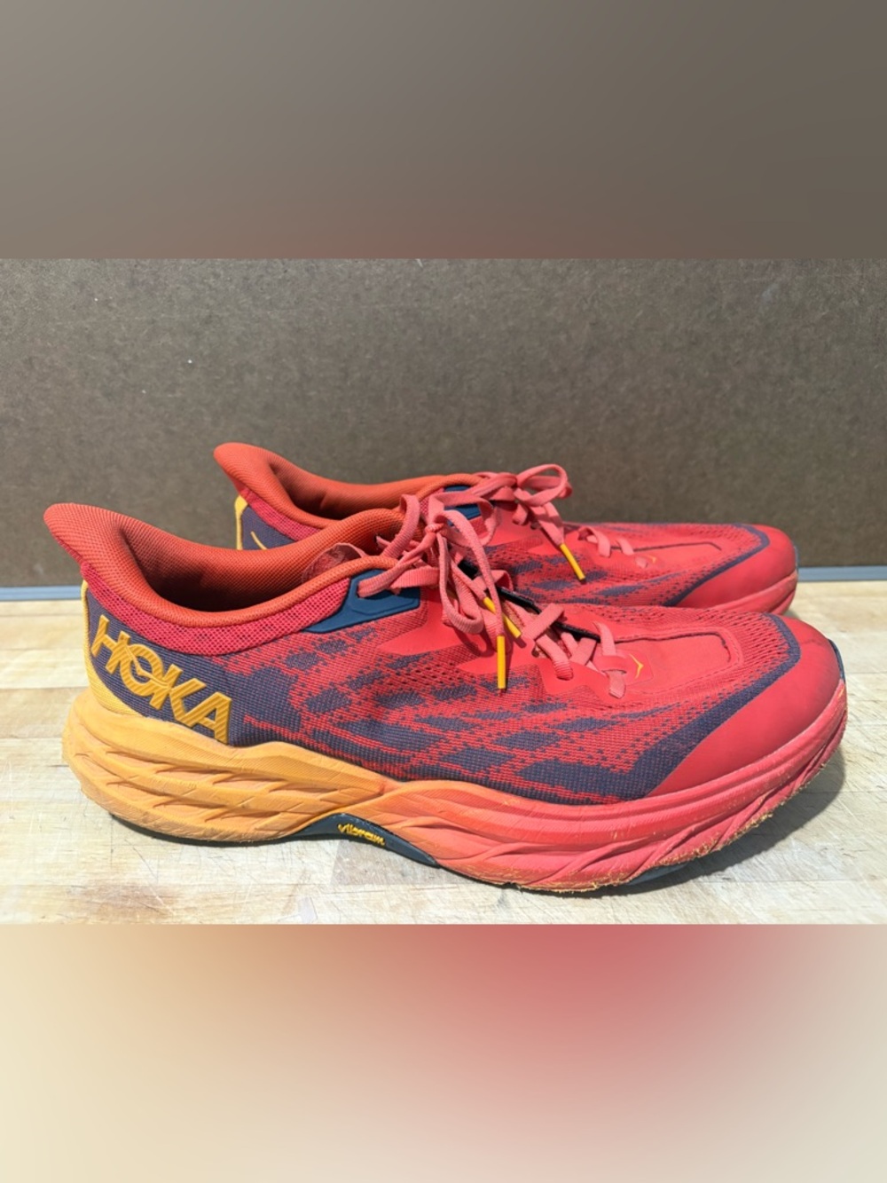 Hoke speedgoat 5 men’s size 10 2E wide runing shoes FRYL